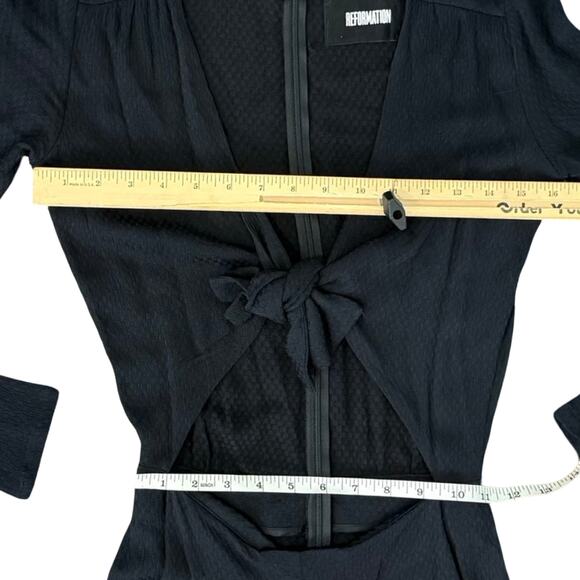 Reformation Black Ferris Textured Cut Out Tie Front Long Sleeve Jumpsuit size 0 - Picture 4 of 15